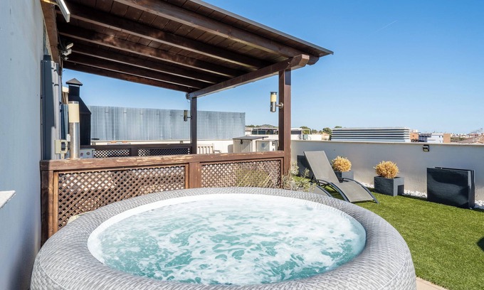 El Vendrell Apartment | Apartment 'Sunset- Spa and Bbq' with Sea View, Wi-Fi and Air Conditioning