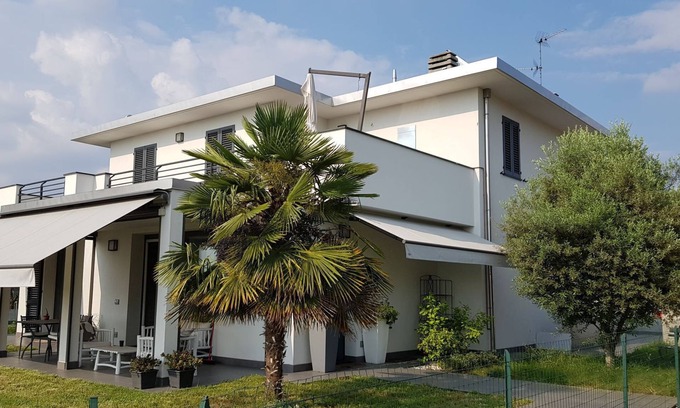 Urgnano Apartment | Apartment surrounded by greenery