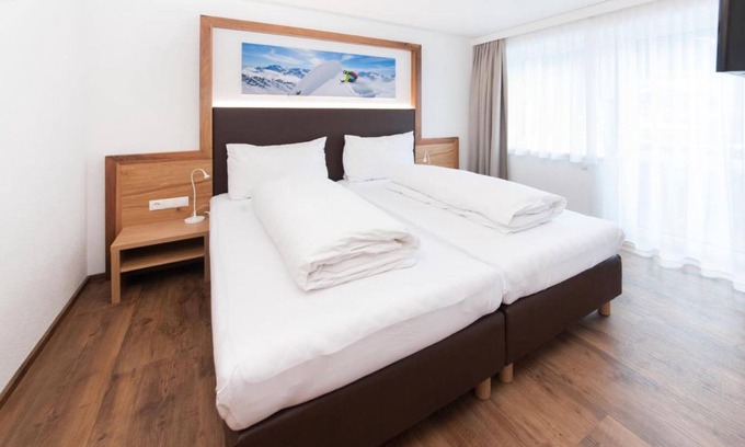 Pettneu am Arlberg Apartment | Apartment 'Top 4 Riffler' with Mountain View, Private Garden and Wi-Fi