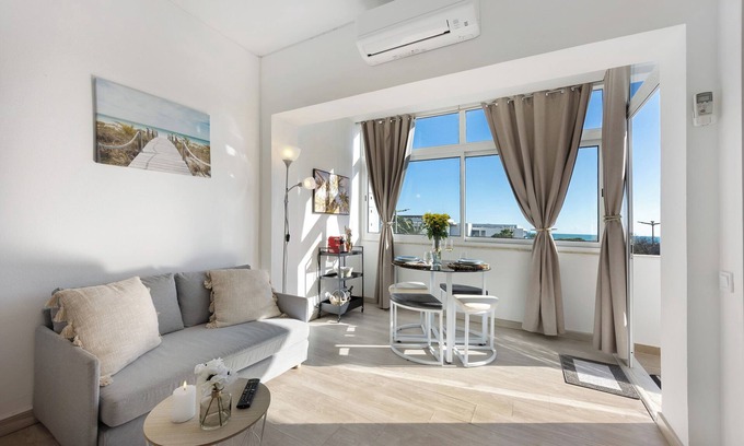 Prainha Apartment | Apartment 'Torralta' with Sea View, Wi-Fi and Air Conditioning
