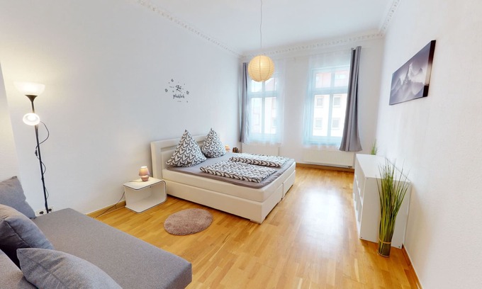 Gohlis-Sud Apartment | Apartment 'Traumhafte Jugendstilwohnung Gohlis' with Balcony and Wi-Fi