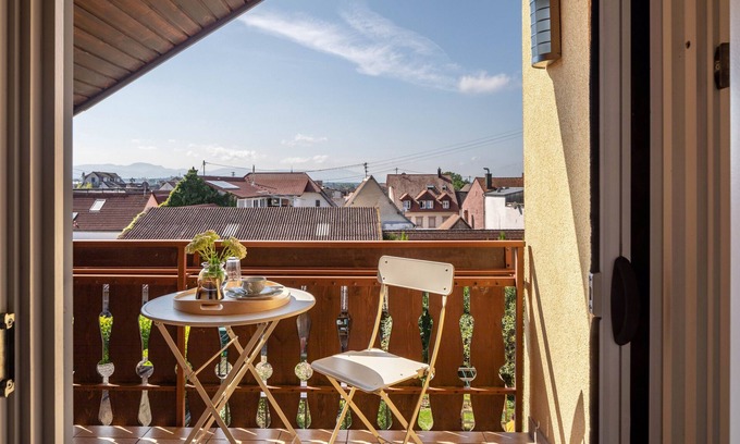 Ihringen Apartment | Apartment 'Urlaubsapartment Südsicht' with Mountain View, Private Garden and Wi-Fi
