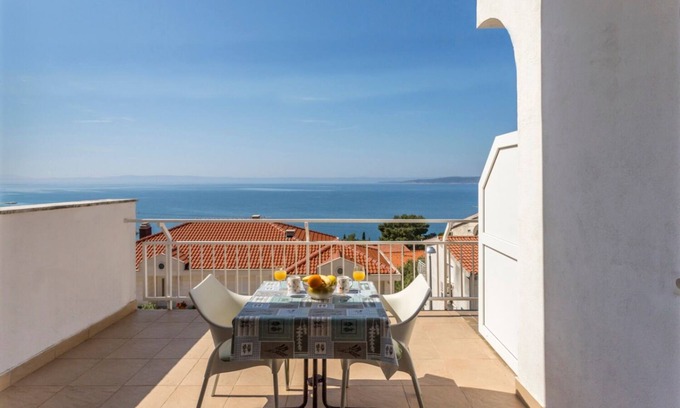 Baska Voda Apartment | Apartment Vedra- free parking and close to the beach R1(2) - Baska Voda, Riviera Makarska, Croatia