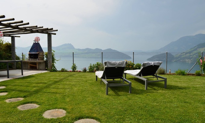 Emmetten Apartment | Apartment Vierwaldstättersee with a breathtaking view and a large garden