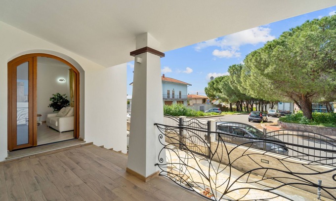 Sanluri Historic Centre House | Apartment 'Villa Fraisca Appartamento Iperico' with Shared Garden, Wi-Fi and Air Conditioning