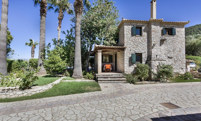 Limni Keri Apartment | Apartment 'Villa Tramonto' with Shared Pool, Balcony and Wi-Fi