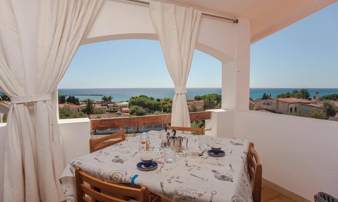 Sarroch Apartment | Apartment “Vista Mare” close to the Beach with Sea View, Balcony & Garden