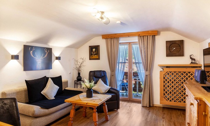 Mittenwald Apartment | Apartment 'Wetterstein' with Mountain View, Balcony and Wi-Fi