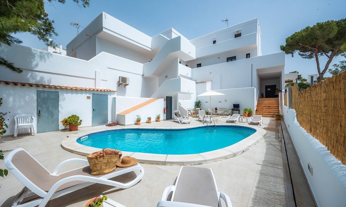 Cala d'Or Apartment | Apartment 'White Suites' with Shared Pool, Wi-Fi and Air Conditioning