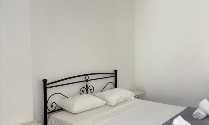 Kamari Apartment | Apartment 'White Wave Studio 4' with Mountain View, Wi-Fi and Air Conditioning