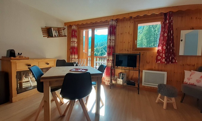 Molines-en-Queyras Apartment | Apartment with view in Molines in the heart of Queyras
