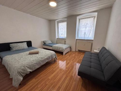 Zeitz Apartment | Apartment with 3 separate rooms near Leuna