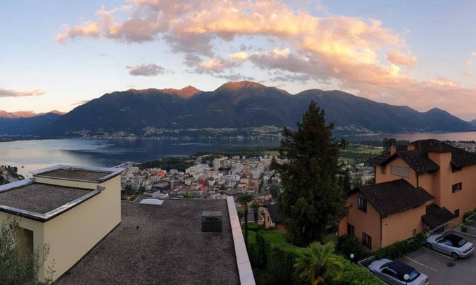 Locarno Apartment | Apartment with a unique panoramic view over Lake Maggiore