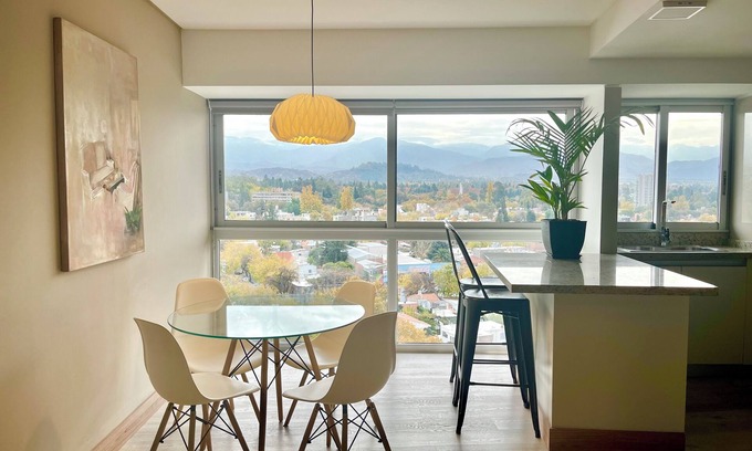 Mendoza City Center Apartment | APARTMENT WITH CITY AND MOUNTAIN/POOL VIEW