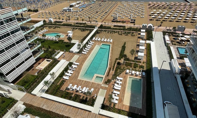 Jesolo Apartment | Apartment with direct sea view, private beach, SPA, gym, 5 pools