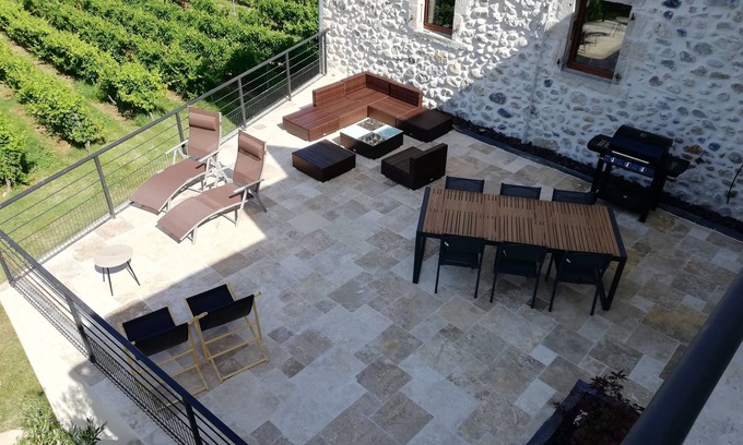 Saint-Sernin Apartment | Apartment with large terrace in the heart of the vineyards. Pets allowed!