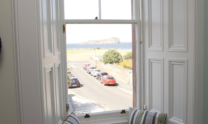 North Berwick Apartment | Apartment with sea views, close to beach and golf course