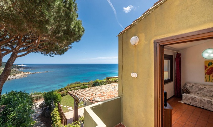 Villasimius Apartment | Apartment with sea view and close to the beach – Apartment Accu is Prezzus C