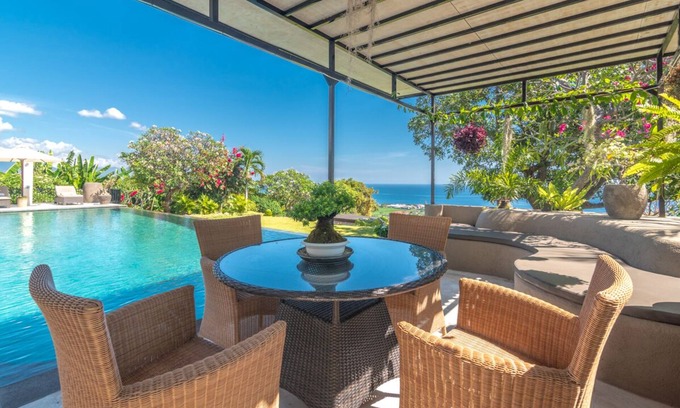 Temukus Apartment | Apartment With Sea & Rice Field View