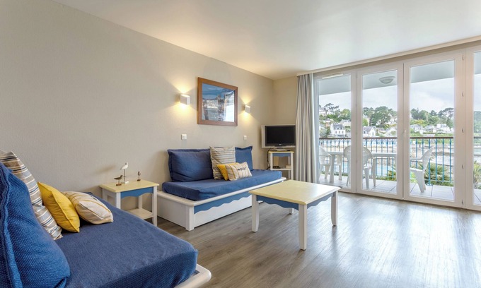 Treboul Apartment | Apartment with Sea View, Shared Pool and Wi-Fi