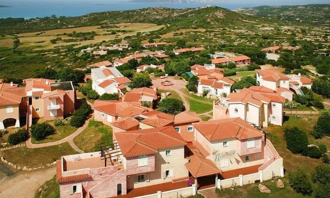 Monte Petrosu Apartment | Apartment with sea view in Residence Lu Nibareddu in Loiri