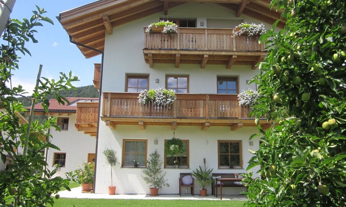 Sciaves Apartment | Apartment with swimming pool in South Tyrol