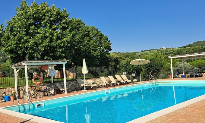 Asciano House | Apartment with swimming pool, fenced, Toscana, wi-fi, pets allowed