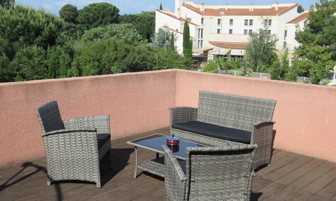 Alenya Apartment | Apartment with view on pine forest and calm