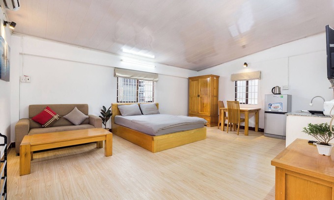 Hang Xanh Apartment | Apartment with window, 5 minutes to district 1