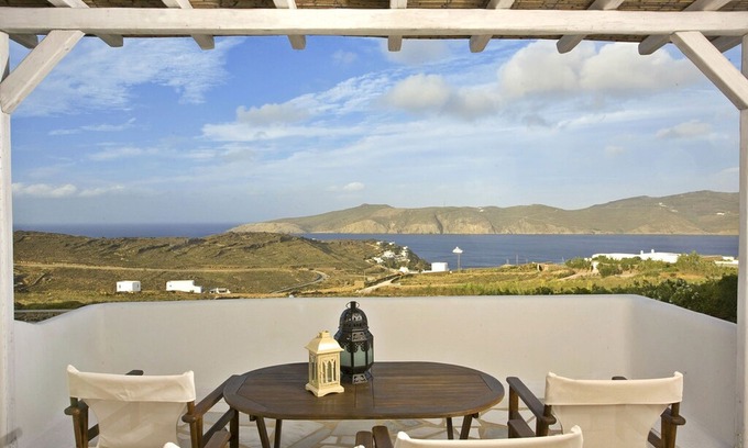 Panormos Apartment | Apartment Yaki 2 in Panormos bay, in the northeast of the island, with 2 bedrooms, 4 sleeps.