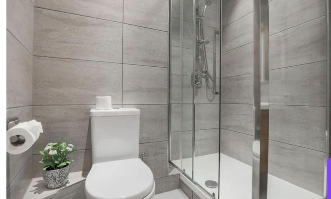 Billingsgate Apartment | Apartment Zone 1 Monument