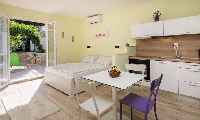 Omis Apartment | Apartments and Room Alen (39481-A2) - Duce