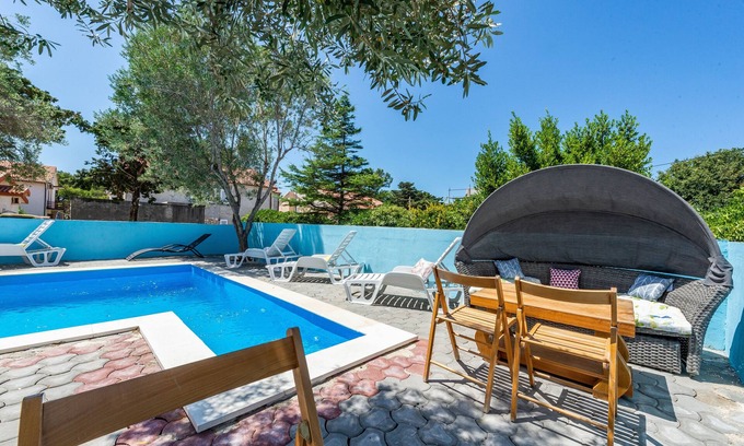 Zrce Apartment | Apartments CLAUDIA for max.18 people near the center and beach
