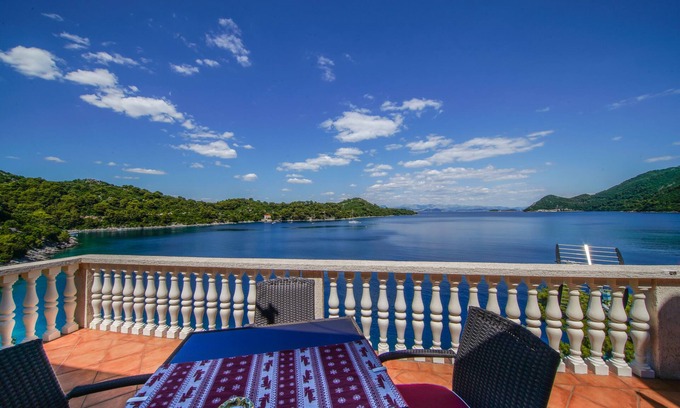 Sobra Apartment | Apartments Filipović - One Bedroom Apartment with Terrace and Sea View