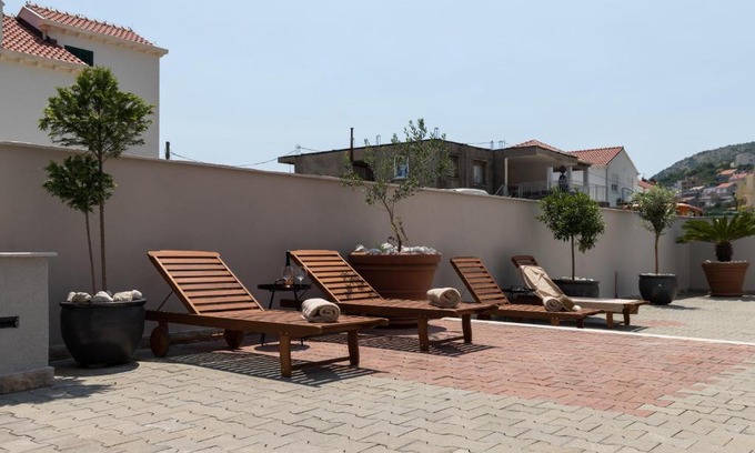 Mokosica Apartment | apartments siblings - standard one bedroom apartment with terrace and garden ...