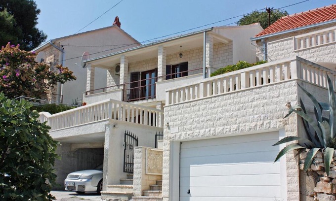Sutivan Apartment | Apartments with parking space Sutivan, Brac - 2846