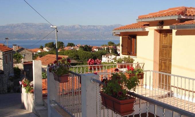 Sutivan Apartment | Apartments with parking space Sutivan, Brac - 745