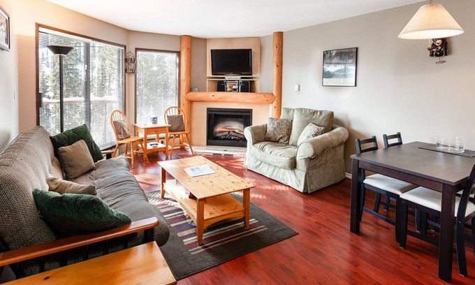Okanagan-Similkameen Condo | Apex Cozy Pine Retreat- Ski In/SkiOut -Slope Views