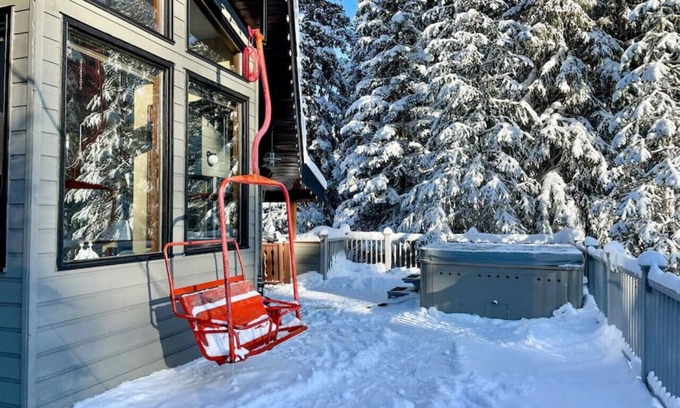 Okanagan-Similkameen Ski Chalet | Apex Mountain ~ Dun Raven ~ Charming Ski Chalet
