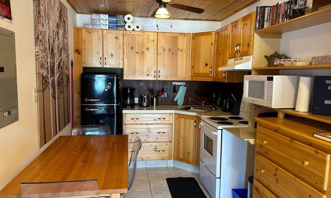 Okanagan-Similkameen Apartment | Apex Unit 102 in Outlaws