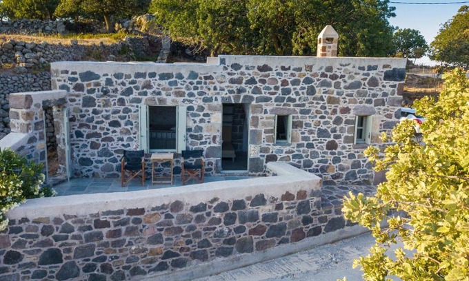Nisyros Apartment | Apostrophe Traditional Residence in Nisyros with arcurated interior. Privacy & Authenticity