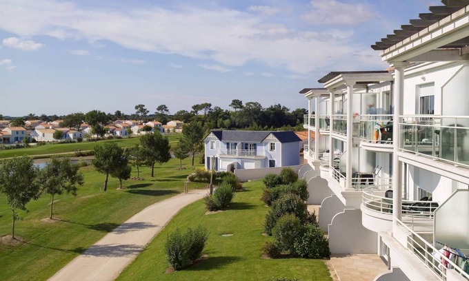 L'Aiguillon-sur-Vie Condo | Appartement équipé sur le terrain de Golf !