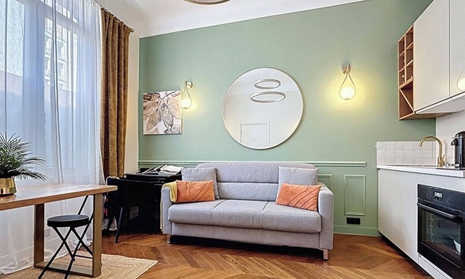 Vanves Apartment | Apparently in Porte de Paris with parking