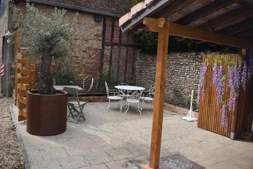 Aubigny-sur-Nere Apartment | Appart hôtel 14 st Anne