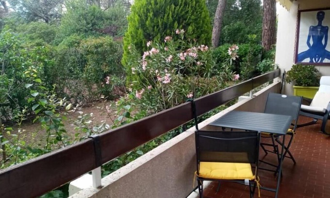 Sud Apartment | Appart Lumineux à 10 Minutes à Pied du Centre ,niché Dans un Écrin de Verdure