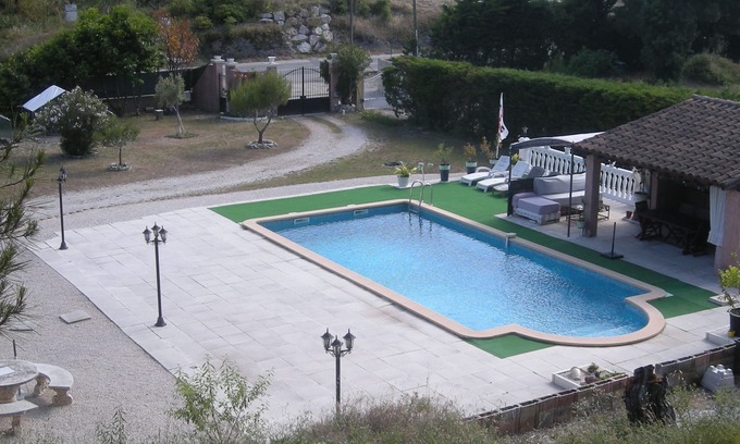 Roquefort-la-Bedoule Apartment | Appart. with swimming pool - (4 people during the stay + 1 child under 3)
