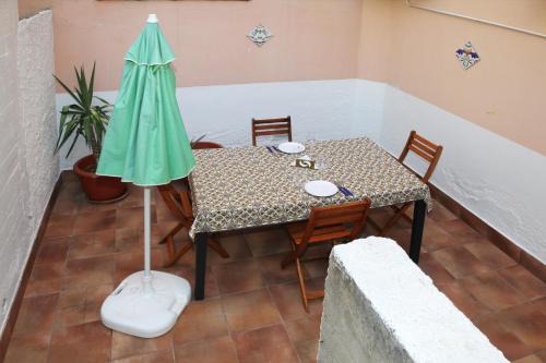 Santo Stefano di Camastra Apartment | Appartamento con Cortile Privato