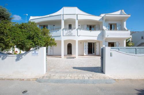Scala di Furno Apartment | Appartamenti in Villa Michelle by BarbarHouse