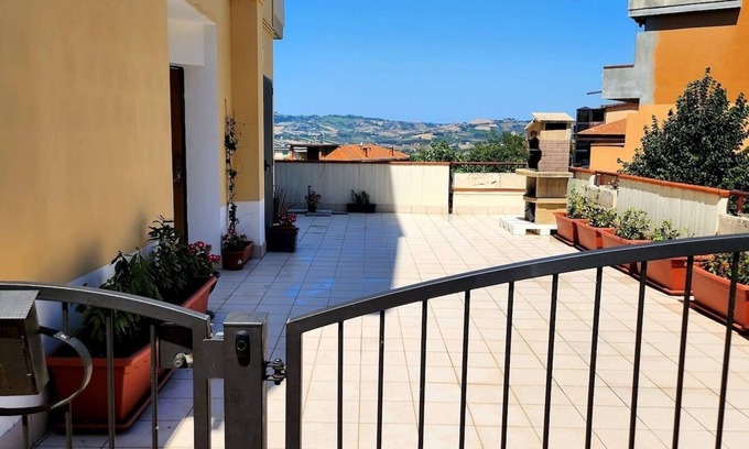 Castorano House | Appartamentino con Vista sui Sibillini e Borgo