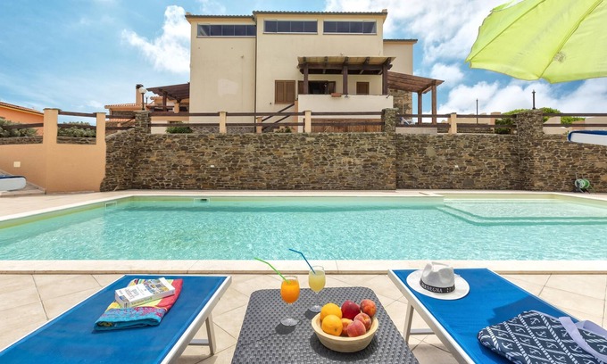 Sassari Apartment | Appartamento Due Posti with Sea View, Pool, Wi-Fi, Garden & Terrace